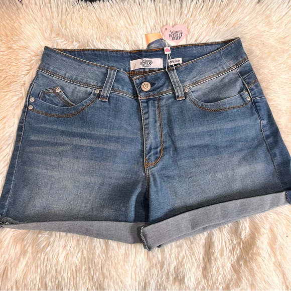 YMI Wanna Betta Butt mid rise shorts size 11 - Picture 3 of 11